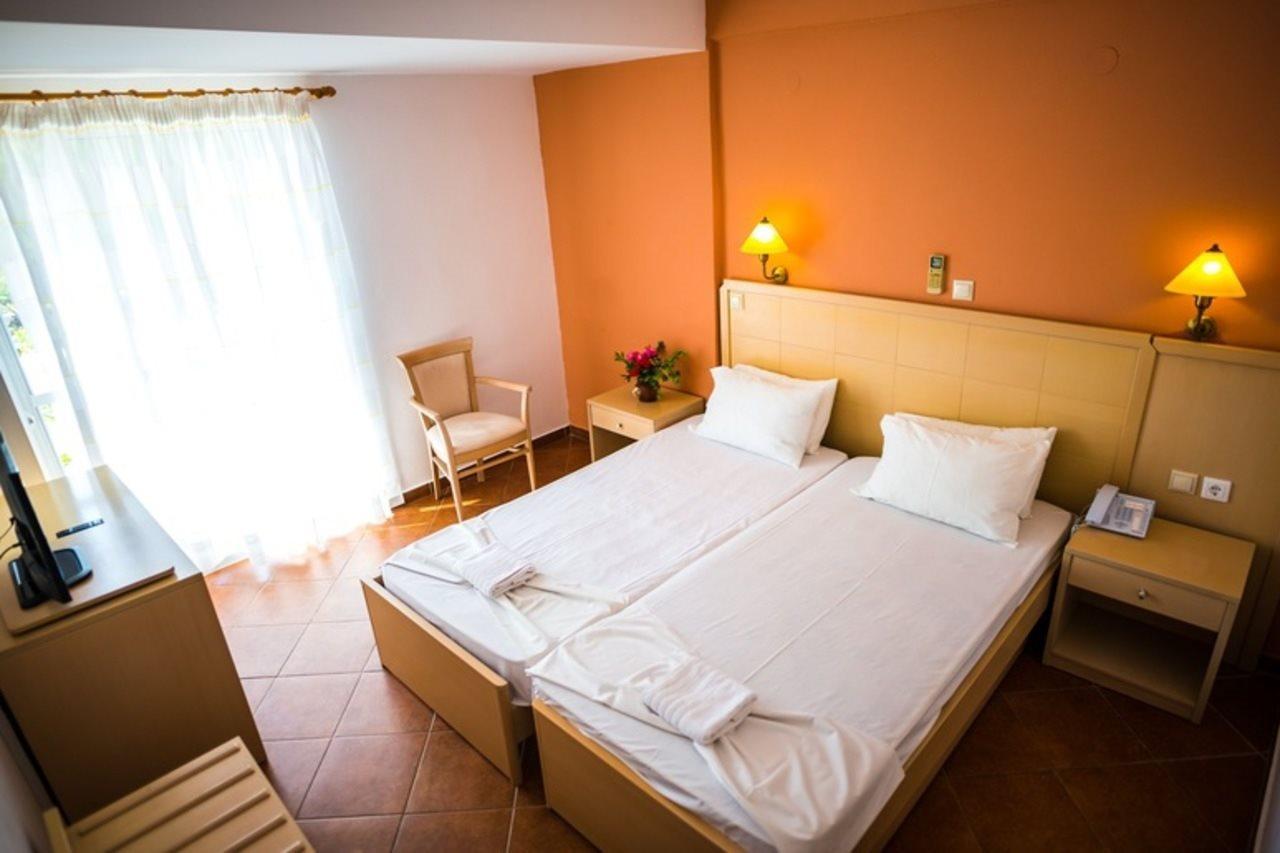 Three Stars Beach Hotel Moraitika Eksteriør billede